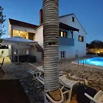 Feriehus Ariana With Private Pool - By Ta Leut Agency *