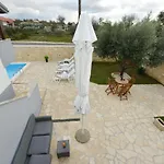 Ariana With Private Pool - By Ta Leut Agency Feriehus Policnik