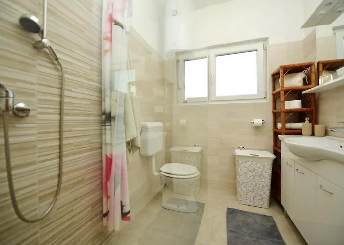 Ariana With Private Pool - By Ta Leut Agency Vakantiehuis Policnik