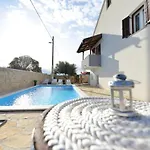 Ariana With Private Pool - By Ta Leut Agency Сasa de vacaciones *