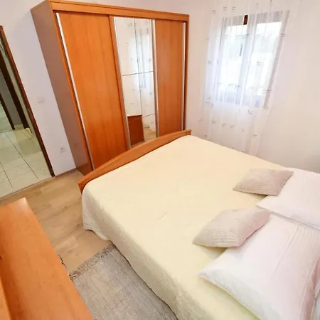 Nyaraló Ariana With Private Pool - By Ta Leut Agency Poličnik