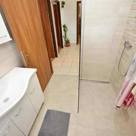 Nyaraló Ariana With Private Pool - By Ta Leut Agency Poličnik