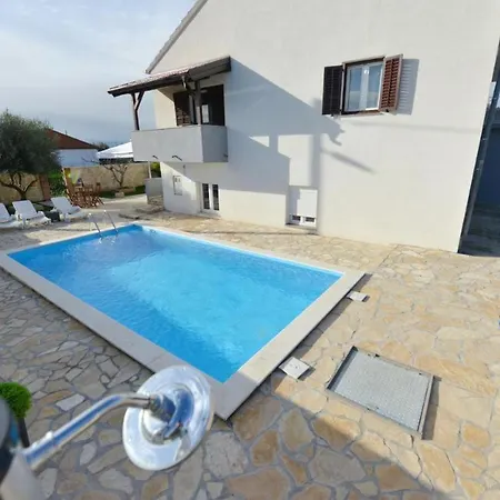 Nyaraló Ariana With Private Pool - By Ta Leut Agency Poličnik