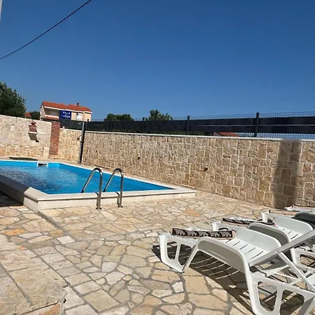 Nyaraló Ariana With Private Pool - By Ta Leut Agency *