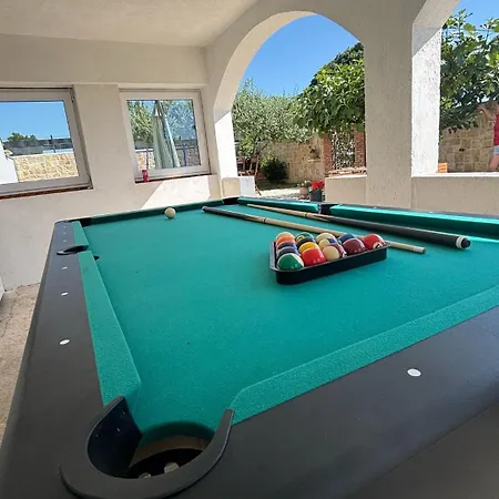 Ariana With Private Pool By Ta Leut Agency Casa de Férias Policnik