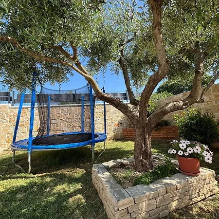 Nyaraló Ariana With Private Pool - By Ta Leut Agency Poličnik