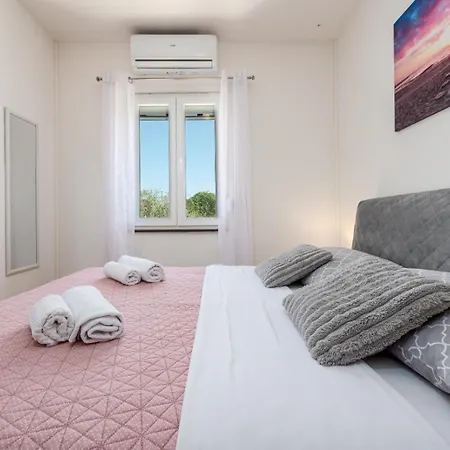 Vakantiehuis Ariana With Private Pool - By Ta Leut Agency *