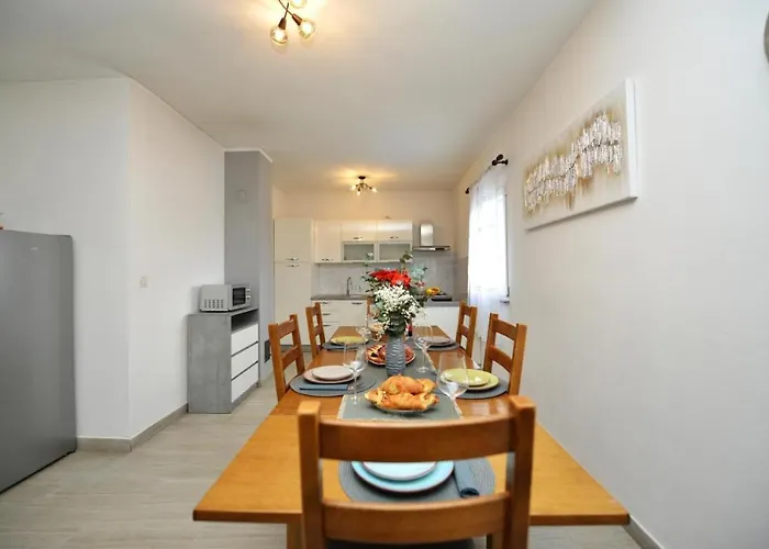 Ariana With Private Pool - By Ta Leut Agency 펜션