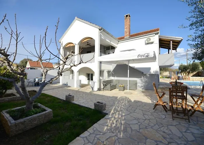 Ariana With Private Pool - By Ta Leut Agency 펜션